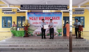 Chương trình "Ngày hội đọc sách” phục vụ học sinh tại trường tiểu học Phú Lộc 1– huyện Thạnh Trị.
