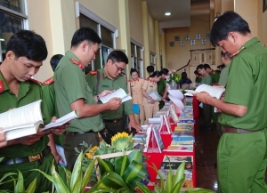 Thư viện tỉnh hỗ trợ Công an tỉnh tổ chức Ngày sách Việt Nam lần thứ 8 năm 2021