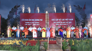 Khai mạc Liên hoan Ẩm thực đường phố và Xác lập kỷ lục Việt Nam trong khuôn khổ các hoạt động lễ hội Ooc Om Boc